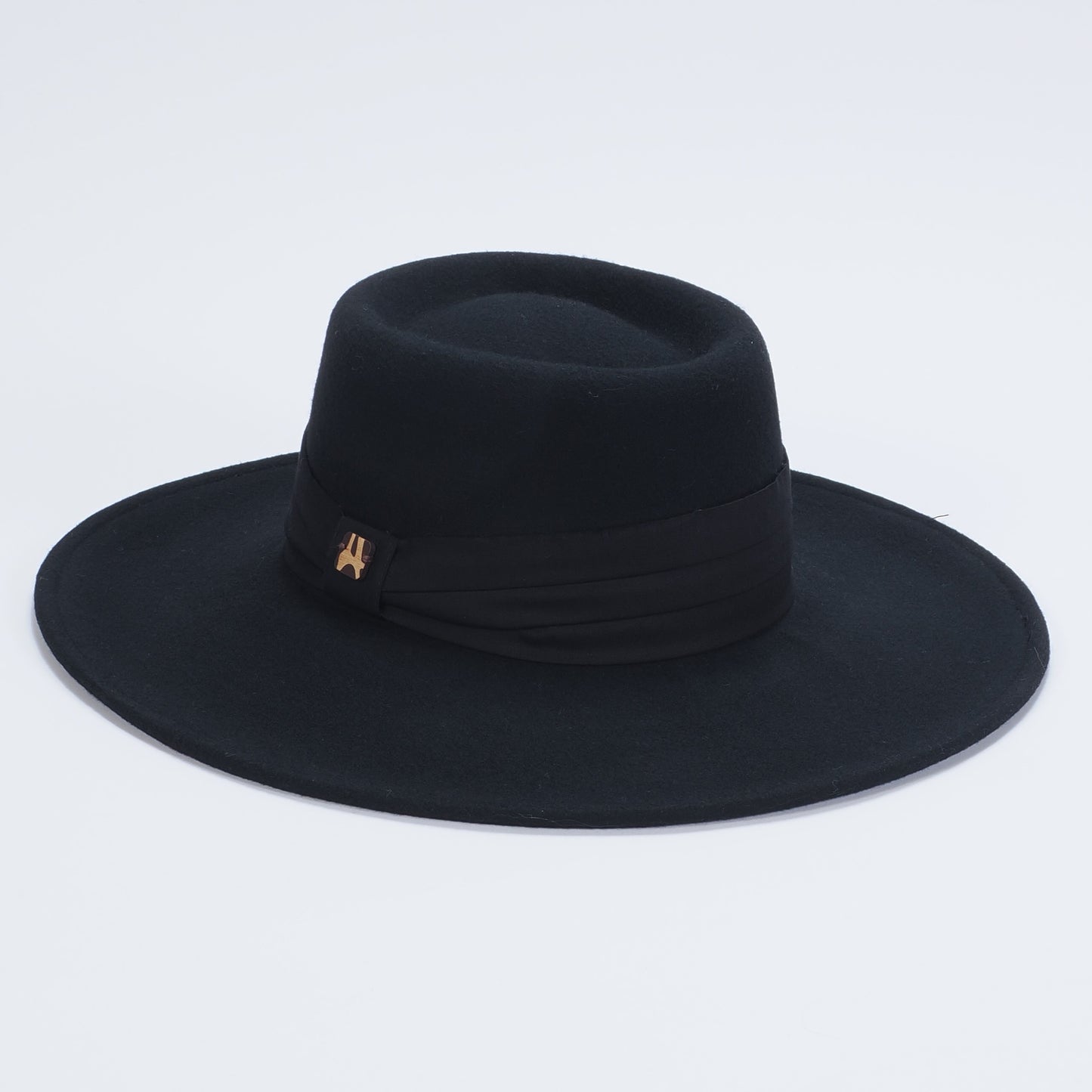 AW704